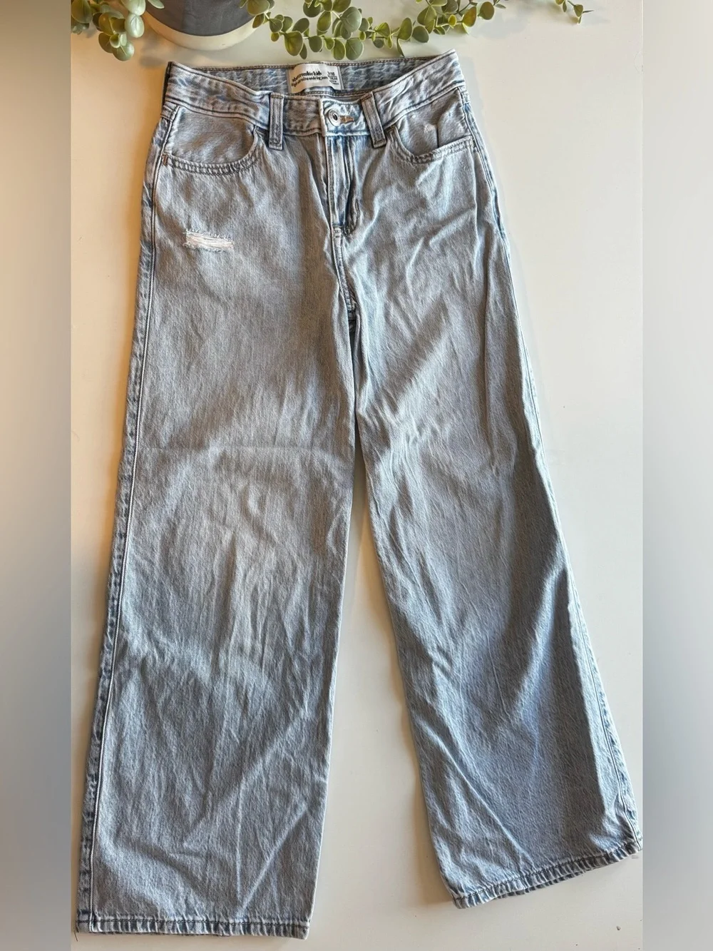 Abercrombie Kids High Rise Ultra Wide Leg Jeans Light Wash Size 9/10